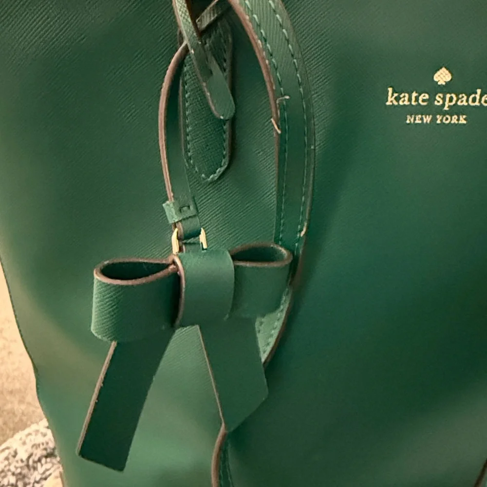 Kate Spade Emerald Green Leather Tote with matching wallet. - Picture 3 of 11